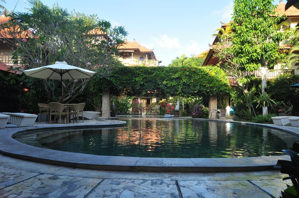 Kusnadi Hotel Legian  Luaran gambar