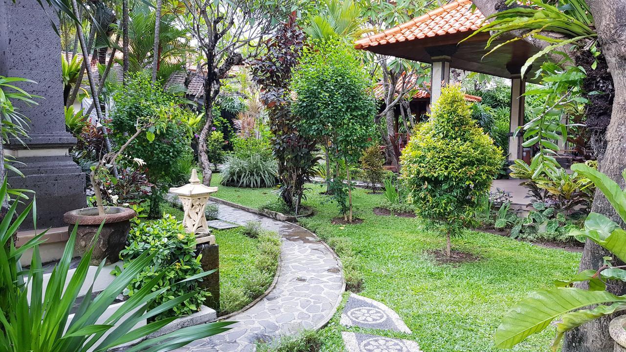 Kusnadi Hotel Legian  Luaran gambar