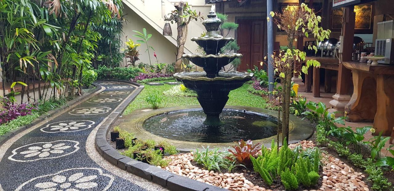 Kusnadi Hotel Legian  Luaran gambar